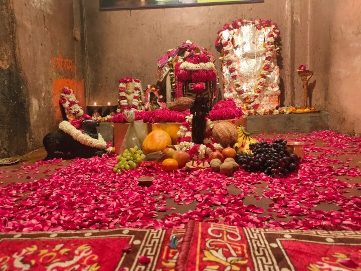 अजमेर: पुष्कर में मौजूद है नीलकंठ महादेव का आकाशीय मार्ग से प्रकट हुआ मंदिर, ऐसा कुंड जहां का पानी कभी नहीं होता खत्म Ajmer: The temple of Neelkanth Mahadev appeared in Pushkar from the celestial path ANN अजमेर: पुष्कर में मौजूद है नीलकंठ महादेव का आकाशीय मार्ग से प्रकट हुआ मंदिर, ऐसा कुंड जहां का पानी कभी नहीं होता खत्म