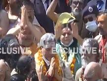 Kumbh 2021: पहले शाही स्नान पर हरिद्वार पहुंचे सीएम तीरथ सिंह रावत, साधु-संतों के साथ लगाई डुबकी