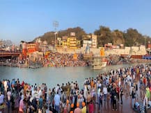 हरिद्वार: कोरोना के चलते कुंभ में बार-बार डुबकी ना लगाने की अपील, श्रद्धालुओं से कहा- 'तीन डुबकी-एक स्नान'