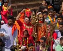 In Pics: शाही स्नान पर हरिद्वार में दिखा अद्भुत नजारा, सीएम रावत ने श्रद्धालुओं पर बरसाए फूल