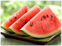 Watermelon: गर्मी के रसदार फल को खाने के ये हैं चंद फायदे, इस वजह से डाइट में जरूर करें शामिल