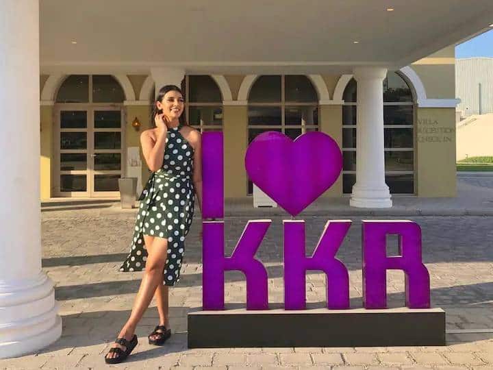 संजना का आईपीएल टीम केकेआर के साथ एक खास संबंध है. वह केकेआर फैंस के लिए 'द नाइट क्लब' नाम से एक विशेष इंटरैक्टिव शो की होस्ट थीं, जिसमें शाहरुख खान ने भी थोड़े वक्त के लिए शामलि हुए थे.