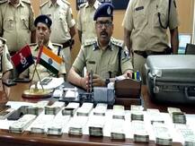 कैश वैन से लाखों की लूट मामले का पुलिस ने किया खुलासा, दो अपराधी गिरफ्तार, 9.45 लाख जब्त