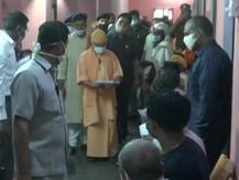 CM योगी ने गोरखपुर में 'जनता दरबार' लगाकर सुनी लोगों की समस्या, अधिकारियों को दिए निर्देश