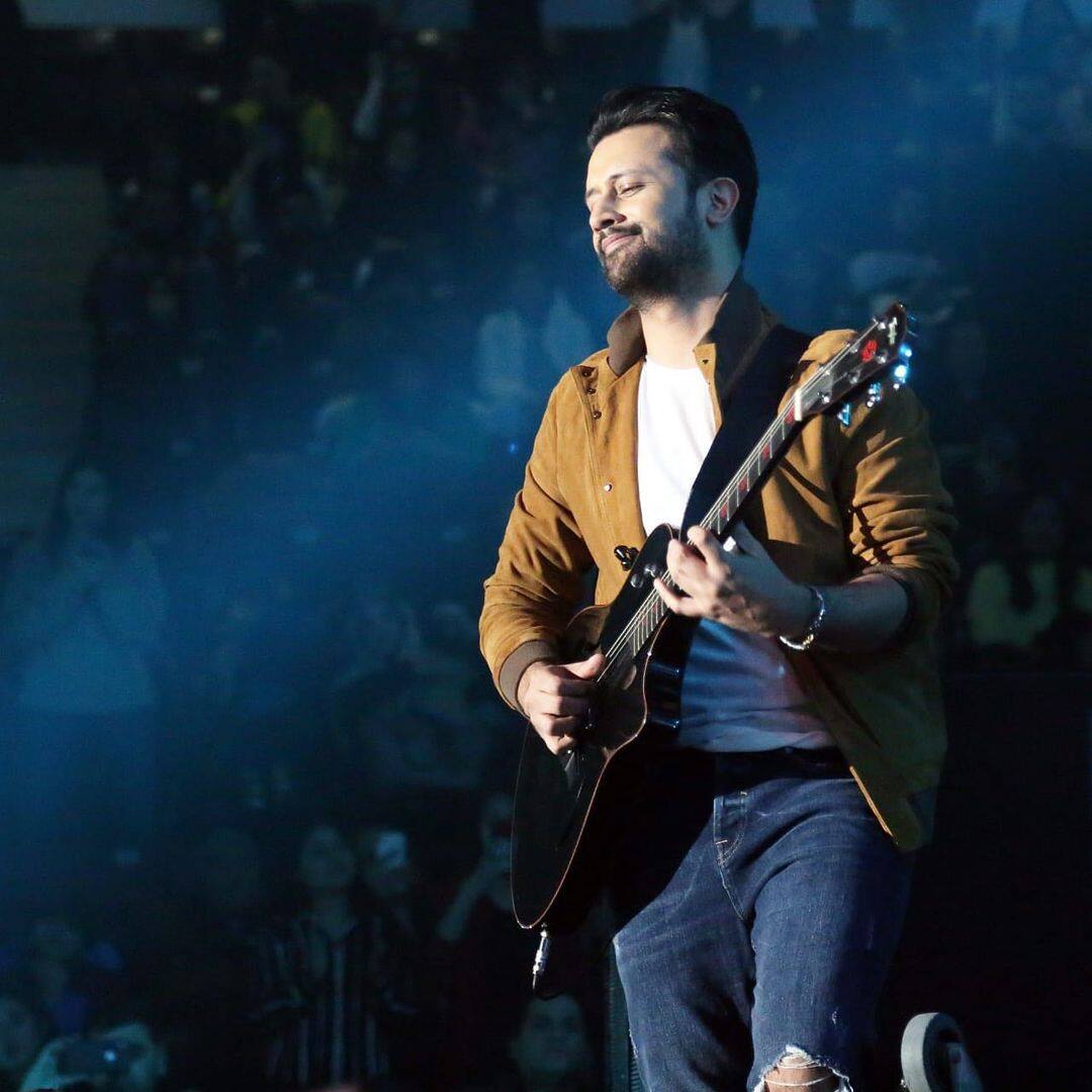 Happy birthday Atif Aslam: फेमस सिंगर आतिफ असलम आज मना रहे अपना 38वां बर्थडे, यहां देखें उनके 5 सुपरहिट गाने Famous singer Atif Aslam is celebrating his 38th birthday today see videos Happy birthday Atif Aslam: फेमस सिंगर आतिफ असलम आज मना रहे अपना 38वां बर्थडे, यहां देखें उनके 5 सुपरहिट गाने