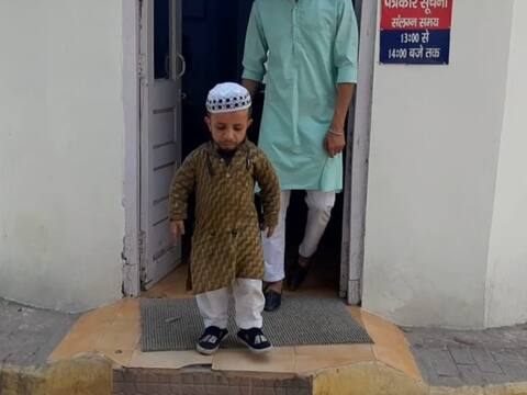 छलका अजीम का दर्द, बोला- कोतवाल साहब मेरी शादी कराओ, पत्नी के बगैर रात को नहीं आती है नींद छलका अजीम का दर्द, बोला- कोतवाल साहब मेरी शादी कराओ, पत्नी के बगैर रात को नहीं आती है नींद