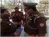 प्रयागराजः बीच सड़क दरोगा की महिला सब इंस्पेक्टर से तकरार सोशल मीडिया पर हुई वायरल, एडीजी ने दिए जांच के आदेश