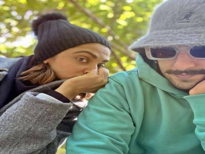 Deepika-Ranveer की “पी-आ-बू” सेल्फी मचा रही इंटरनेट पर धमाल, शेयर करते ही Viral हुई तस्वीर Ranveer Singh and Wife Deepika Padukone Pee-A-Boo Selfie rocking the internet, a photo went viral as soon as it was shared Deepika-Ranveer की “पी-आ-बू” सेल्फी मचा रही इंटरनेट पर धमाल, शेयर करते ही Viral हुई तस्वीर