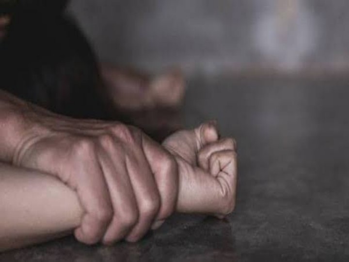 Bihar: A 50-year-old man has been arrested by Lakhisarai police on the charge of raping two minor girls in the past 10 days बिहार: दुकान की आड़ में अधेड़ ने दो बच्चियों के साथ किया रेप, 10 दिनों में 6 बच्चियों से दुष्कर्म का शक