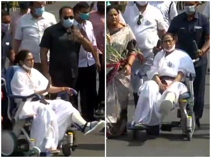 West Bengal Election Mamata Banerjee today conduct a roadshow-on a wheelchair after nandigram incident चोट के बाद पहली बार प्रचार के लिए सड़क पर उतरीं ममता बनर्जी, व्हीलचेयर पर दिखीं