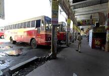 कर्नाटक- महाराष्ट्र सीमा विवाद: मराठियों पर हमले के बाद दोनों राज्यों के बीच बस सेवाएं अस्थाई रूप से हुईं बंद