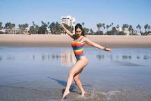 रंग बिरंगी बिकिनी पहन बीच पर Lauren Gottlieb ने खिंचवाई तस्वीरें, समंदर में लगाई आग