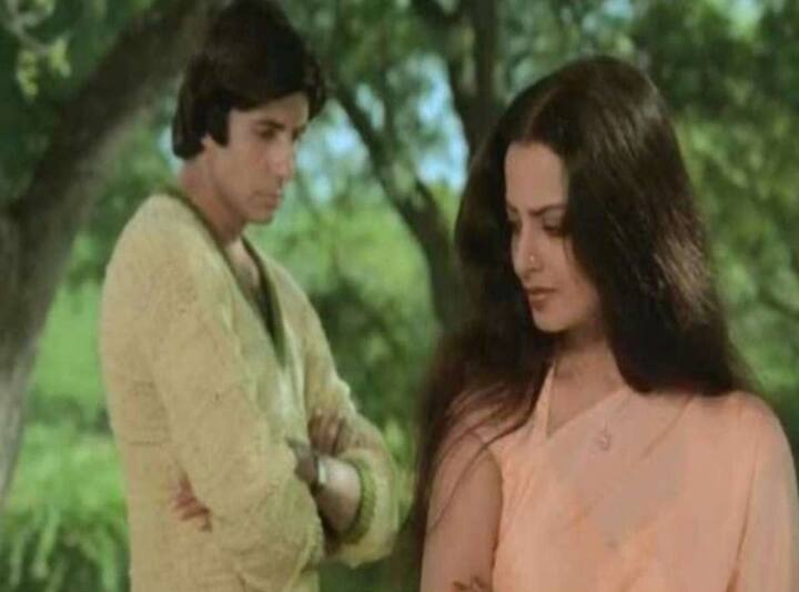 बॉलीवुड में यूं तो कई बॉलीवुड सेलिब्रिटीज की प्रेम कहानियां चर्चा में रही हैं लेकिन अमिताभ बच्चन और रेखा के इश्क के क्या कहने. इन दोनों की प्रेम कहानी के किस्से आज भी बेहद मशहूर हैं. ऐसा ही एक किस्सा आज हम आपको बताने जा रहे हैं.