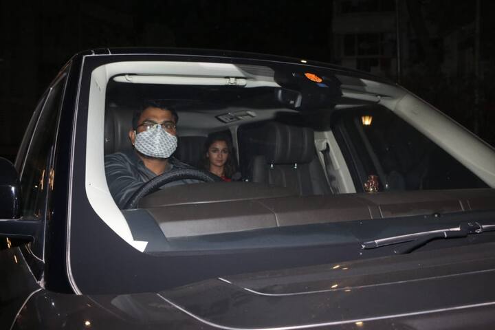 जानकारी के लिए बता दें कि आलिया भट्ट आज अपना 28वां बर्थडे मना रही हैं. इस पार्टी में उनके ब्वॉयफ्रेंड और एक्टर रणबीर कपूर नहीं पहुंच पाए क्योंकि वो इन दिनों कोरोना पॉजिटिव हैं. 