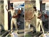 बिहार: शराब नष्ट करने के लिए पुलिस जवान ने अपनायी ये तरकीब, देखने के लिए थाने के बाहर लग गई भीड़