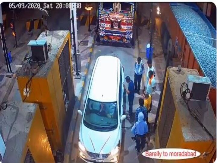 The manager taught the lesson of rules and regulation to the district judge at the toll plaza, video viral Viral Video: टोल प्लाजा पर मैनेजर ने जिला जज को ऐसे सिखाया कानून का पाठ, वीडियो हो गया वायरल