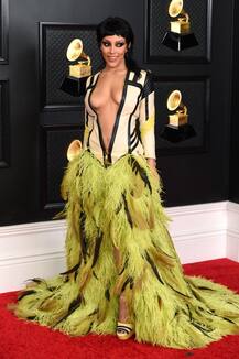 Grammy Awards 2021: अजीबोगरीब ड्रेस पहनकर रेड कार्पेट पर पहुंचीं सिंगर Doja Cat, सोशल मीडिया पर हो रही चर्चा