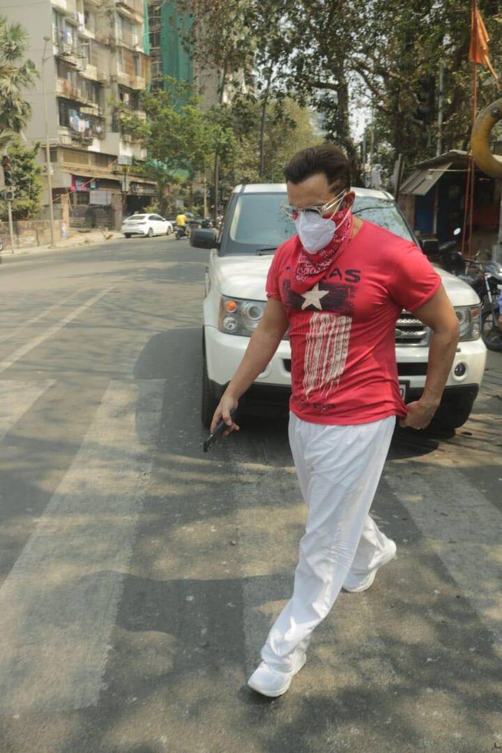 इसके अलावा वो बाहुबली फेम प्रभास के साथ आदिपुरुष में भी अहम किरदार निभाते हुए नजर आएंगे. 