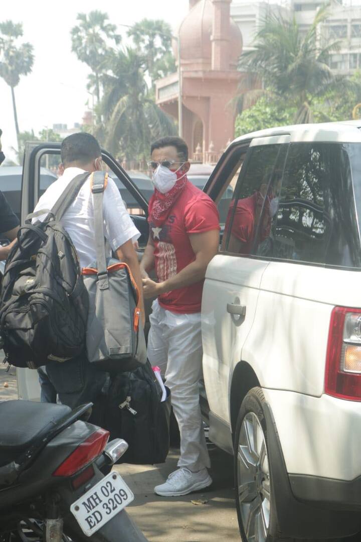 सैफ बहुत जल्द फिल्म ‘भूत पुलिस’ मे नजर आने वाले हैं. 