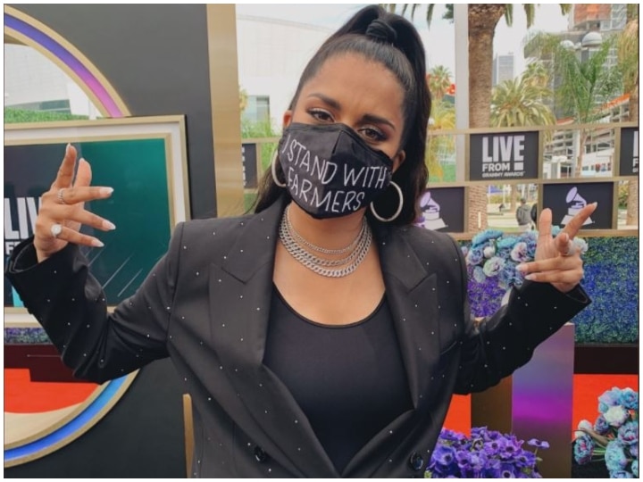 Lilly Singh wears I Stand With Farmers mask to 63rd Grammy Awards Grammy Awards 2021: किसानों के समर्थन वाला मास्क पहनकर रेड कार्पेट पर पहुंचीं यूट्यूबर Lilly Singh