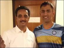 बंगाल चुनाव: इस सीट पर धोनी के पुराने दोस्त TMC के टिकट पर लड़ रहे चुनाव, BJP के हिरण चटर्जी से है मुकाबला