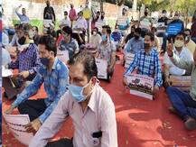 प्राइवेट स्कूलों की मनमानी फीस वसूली पर नाराज अभिभावकों ने उठाये सवाल, जंतर-मंतर पर किया प्रदर्शन