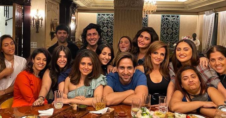 हाल ही में ख़बर आई है कि ऋतिक रोशन की एक्स वाइफ सुज़ैन खान और बिग बॉस 14 फेम अली गोनी के भाई अर्सलान गोनी संग रिश्ते में है. दोनों की कुछ तस्वीरें सामने आई जिसमें उनकी बॉन्डिंग दोस्ती से कुछ ज्यादा दिखी जिसके बाद इस तरह की अफवाहें हैं.