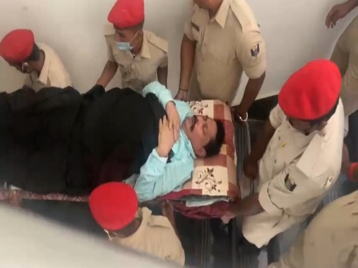 Anant Singh reached for court appearance on the stretcher, supporters raised objections, serious allegations against the government ann स्ट्रेचर पर कोर्ट में पेशी के लिए पहुंचे अनंत सिंह, समर्थकों ने जताई आपत्ति, सरकार पर लगाए गंभीर आरोप