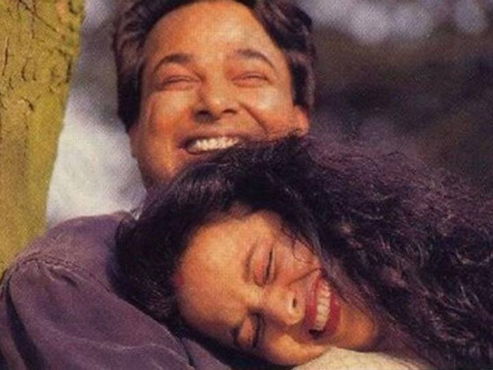 रेखा की मुकेश से मुलाकात एक कॉमन फ्रेंड और फैशन डिजाइनर बीना रमानी के जरिए हुई थी. कहते हैं कि एक महीने के मेलजोल के बाद ही मुकेश ने रेखा को  शादी के लिए प्रपोज़ कर दिया था. रेखा ने भी मुकेश को झट से हां कह दी थी और दोनों ने मुंबई के ही एक मंदिर में शादी कर ली थी. 