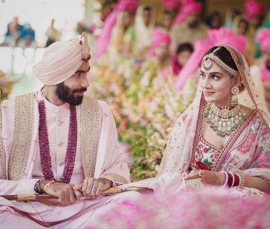 Jaspreet Bumrah married Sanjana Ganesan his wife has been a part of the dating reality show Jaspreet Bumrah ने रचाई संजना गणेशन से शादी, डेटिंग रियलिटी शो का हिस्सा रह चुकी हैं उनकी पत्नी