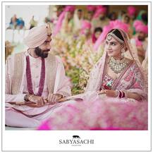 Sanjana Ganesan ने शादी में पहना सब्यसाची का लहंगा,  पिंक सिल्क शेरवानी में Jasprit Bumrah भी जंचे,  जानिए ब्राइडल लुक की पूरी डिटेल्स