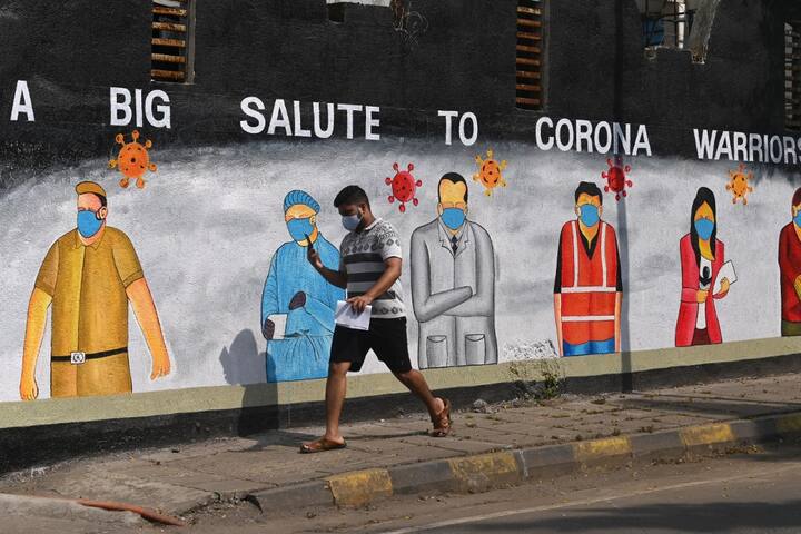 केरल में पिछले एक महीने से मामलों की संख्या घट रही है.