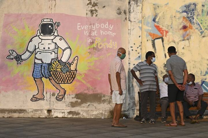 भारत में कुल उपचाराधीन मरीजों का 77 फीसदी मामला महाराष्ट्र, केरल और पंजाब से है.