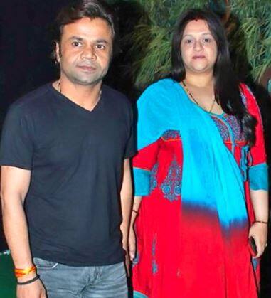 राजपाल ने अपने पत्नी के बारे में बात करते हुए बताया था कि उनके एक फ्रैंड ने उनकी मुलाकात राधा से करायी थी. ये मुलाकात कनाडा में एक फिल्म की शूटिंग के दौरान कॉफी शॉप में हुई थी. उनके मुताबिक इस मीटिंग में उन दोनों ने प्रोफेशनल लाइफ से लेकर पर्सनल लाइफ के बारे में चर्चा की थी.