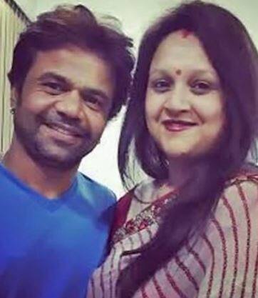 बता दें, राजपाल यादव और राधा आज दो बच्चियां के माता-पिता हैं. राजपाल यादव की बड़ी बेटी उनकी पहली पत्नी से है जिनकी मौत बच्चे को जन्म देने के दौरान हो गई थी.