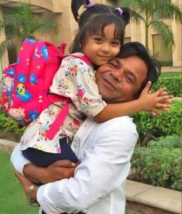 राजपाल यादव अकसर अपने इंस्टाग्राम पर अपने दोनों बच्चों के साथ तस्वीरों को शेयर करते रहते हैं.