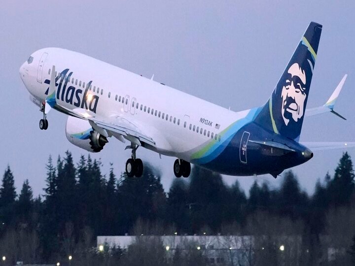 Alaska Airlines passenger charged with 20 years in prison, not wearing mask and toilet seat अलास्का एयरलाइंस के पैसेंजर को हुई 20 साल की जेल, मास्क ना पहनने और सीट पर टायलेट करने का लगा आरोप