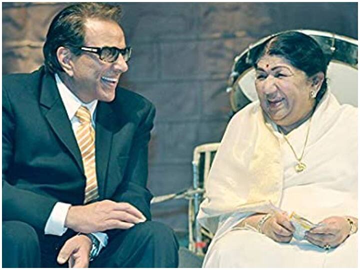 जब धर्मेंद्र हुए उदास तो लता मंगेश्कर ने फोन करके जाना हाल, 20 मिनट तक हुई दोनों के बीच बात When Dharmendra became depressed, Lata Mangeshkar called to know about the situation जब धर्मेंद्र हुए उदास तो लता मंगेश्कर ने फोन करके जाना हाल, 20 मिनट तक हुई दोनों के बीच बात
