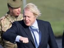 कई देशों में रोक के बीच बोरिस जॉनसन बोले- एस्ट्राजेनेका की वैक्सीन सुरक्षित, भारत भी कर रहा है उत्पादन