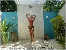 बॉलीवुड एक्टर की बहन ने पोस्ट की शॉवर में नहाती हुई तस्वीर, हॉट अंदाज देख इंटरनेट पर मचा तहलका