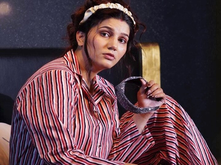 Sapna Choudhary shared a photo in the night wear and wrote this interesting caption सूट सलवार, साड़ी और वेस्टर्न आउटफिट छोड़ Sapna Choudhary ने नाइट वियर में फोटो की शेयर, लिखी ये दिलचस्प बात