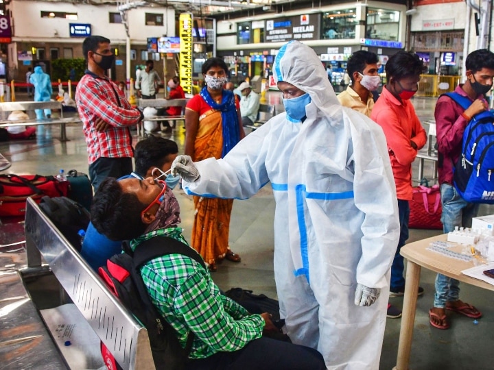 Coronavirus, 51 percent of active cases of covid in india from 10 districts  ANN Coronavirus: भारत के कुल एक्टिव मामलों का 51.46% सिर्फ 10 जिलों में, अकेले महाराष्ट्र से हैं 9 जिले