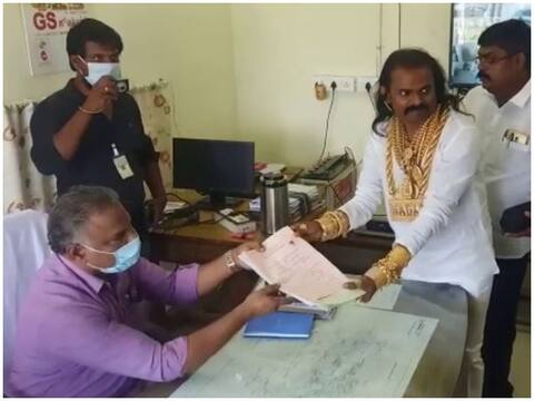 Tamil Nadu Assembly Election: हरि नादर ने 4.27 किलो सोना पहनकर भरा नामांकन, अलंगुलम से है निर्दलीय उम्मीदवार Tamil Nadu Assembly Election: हरि नादर ने 4.27 किलो सोना पहनकर भरा नामांकन, अलंगुलम से है निर्दलीय उम्मीदवार