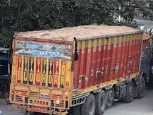 कौशाम्बी: नहीं थम रहा बालू ओवरलोडिंग का खेल, 15 दिनों में 70 वाहनों का हुआ चालान