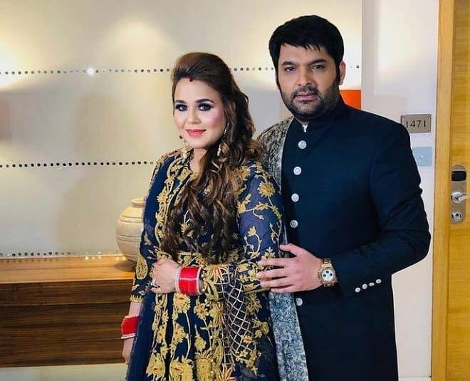 कपिल शर्मा के मुंबई के घर में एक बहुत बड़ा डाईनिंग हॉल बनाया गया है. इसमें पूरे में एक सुंदर ऑल-व्हाइट थीम का यूज किया गया है.