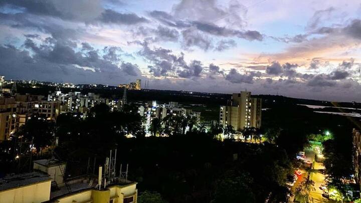 कपिल के मुंबई वाले घर की बालकनी से पूरे मुंबई शहर का बहुत ही सुंदर नजारा दिखाई देता है.