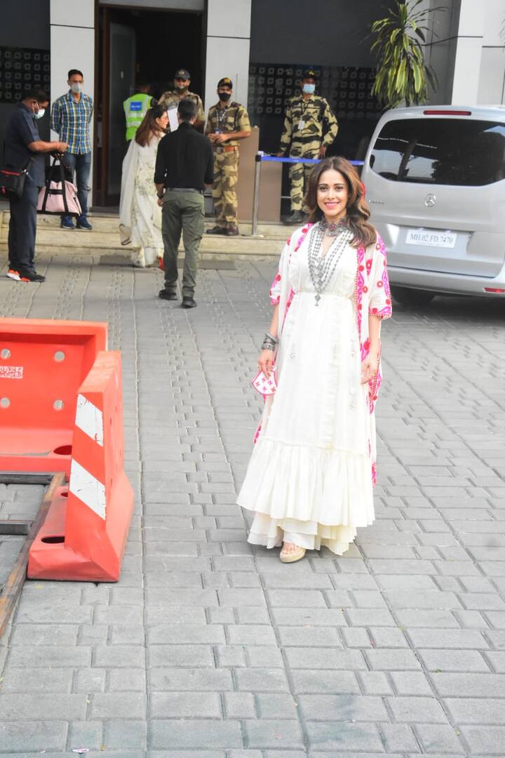 फिल्म की टीम राम की पैड़ी पर भी जाएगी.