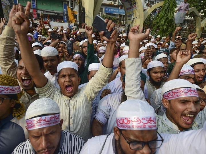 Bangladesh: Hefazat-e-Islam supporters attack Hindu village over social media post बांग्लादेश में एक मौलाना के खिलाफ पोस्ट लिखना पड़ा महंगा, हिंदुओं के गांव पर सैकड़ों लोगों ने किया हमला