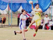 बरेली: 49वें राष्ट्रीय महिला हैंडबॉल चैंपियनशिप का शानदार आगाज, 27 टीमों ने लिया हिस्सा