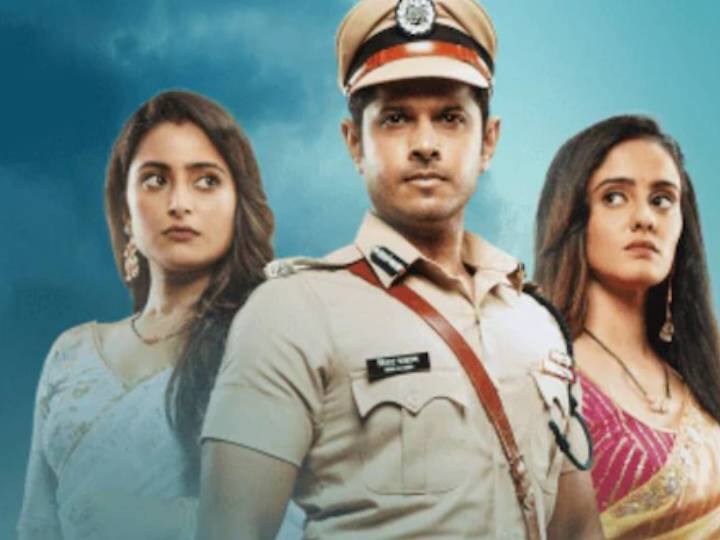 'गुम है किसी के प्यार में' टीवी टीआरपी लिस्ट में तीसरे नंबर पर है. ये स्टोरी एक आईपीएस ऑफिसर विराट की है, जो पाखी से प्यार करता है. लेकिन उसकी शादी साई से होती है. साई और विराट की इस स्टोरी को भी काफी पसंद किया जा रहा है.